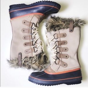 ⬇️$120 Sorel Joan of Arctic water proof boots